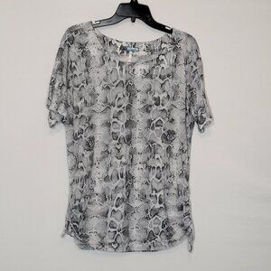 In THE MIX Snake Print Knit Short Sleeve Top; Gray; Size Large